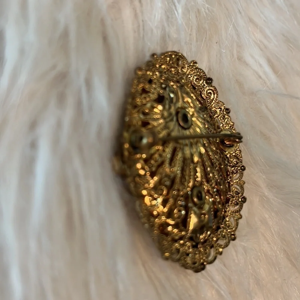 VINTAGE cameo brooch pin gold tone rhinestone painted porcelain Victorian couple